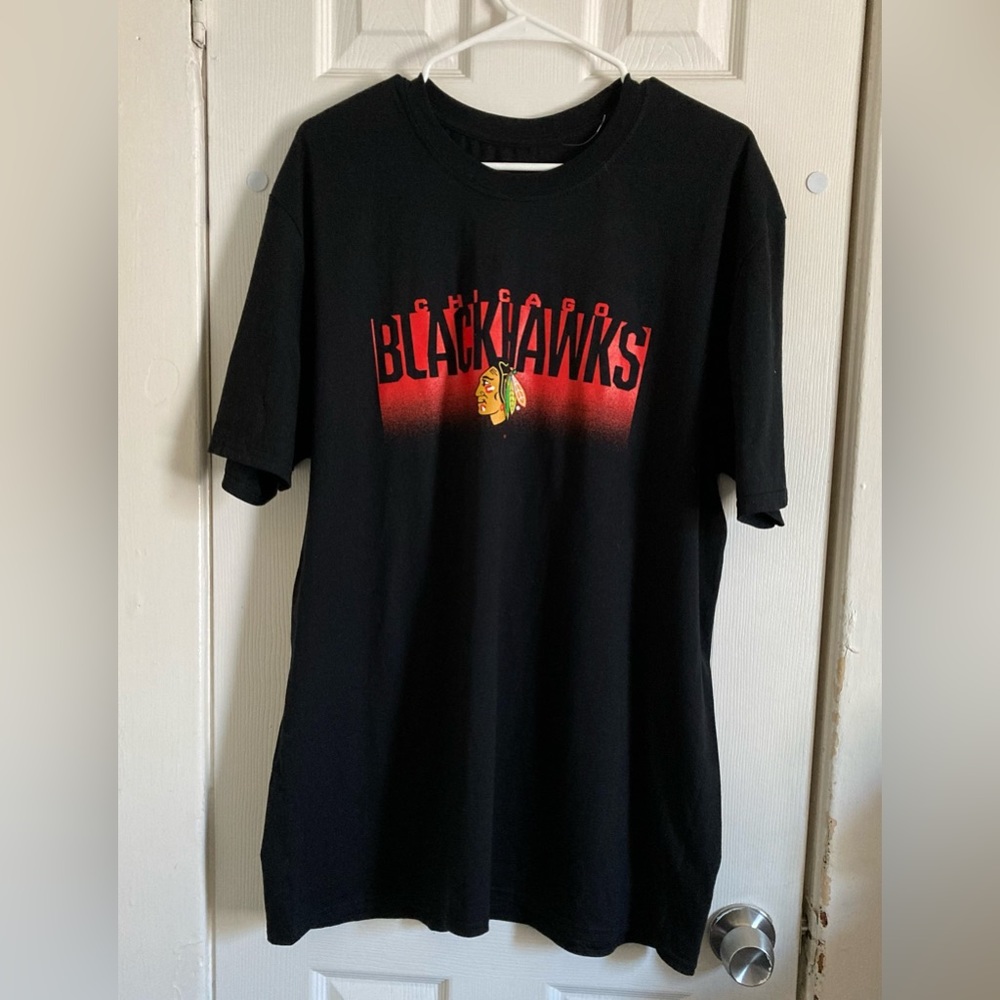 Men’s Fanatics Black Hawks Black T shirt Size XL